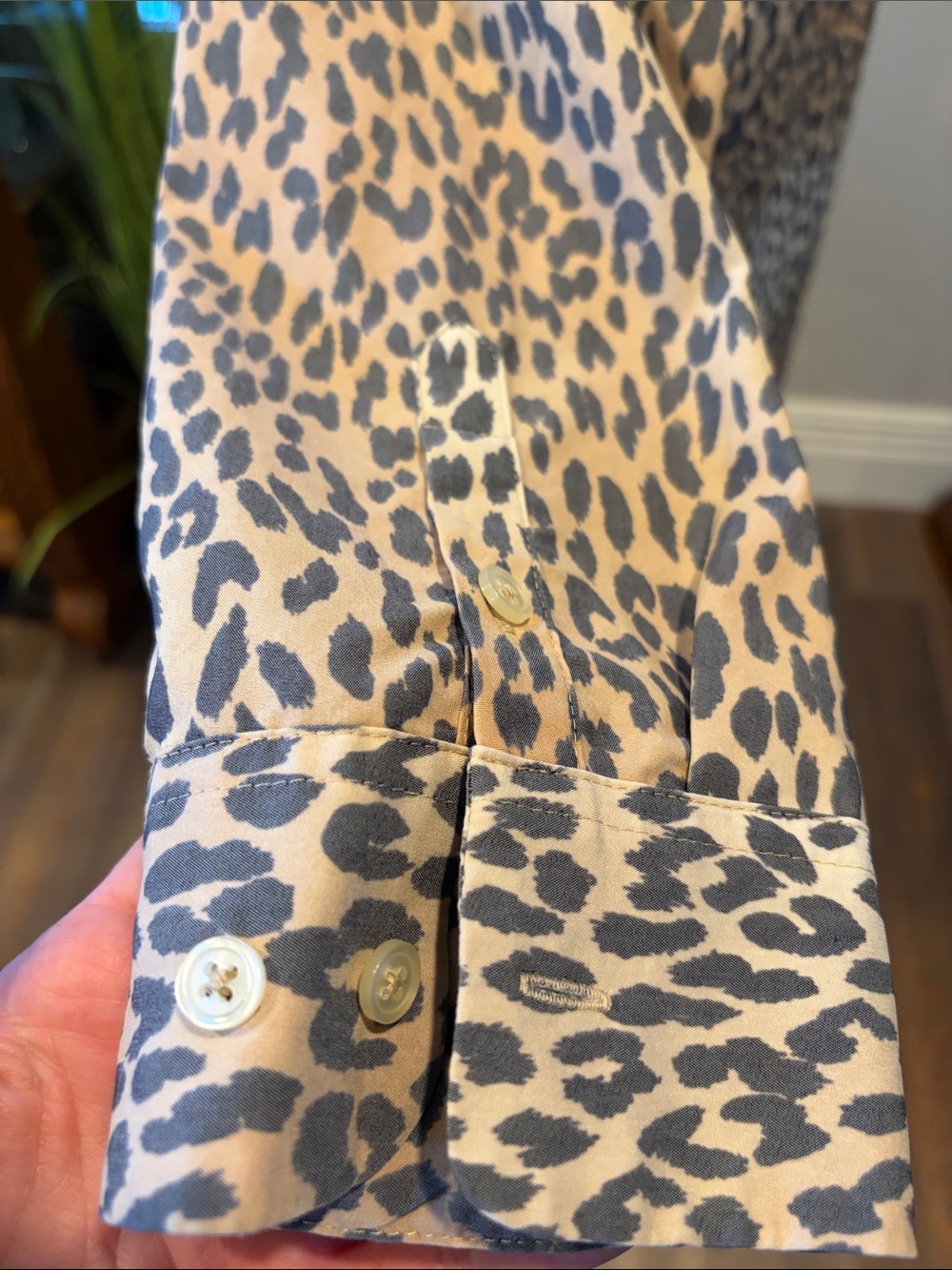 Chico's Leopard Print Button-Front Blouse XL - Picture 3 of 6